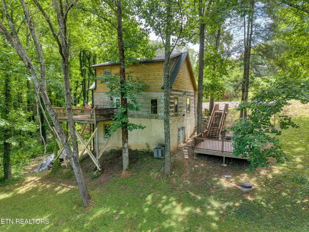 124 E Leatherwood Drive Walland, TN 37886