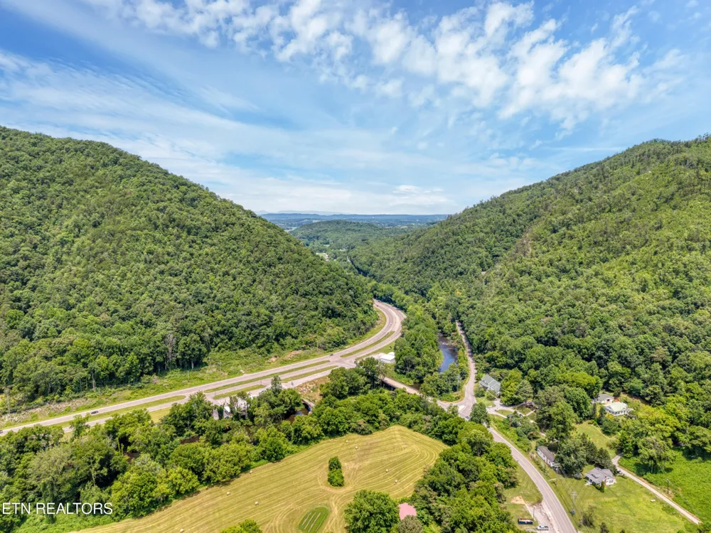 124 E Leatherwood Drive Walland, TN 37886