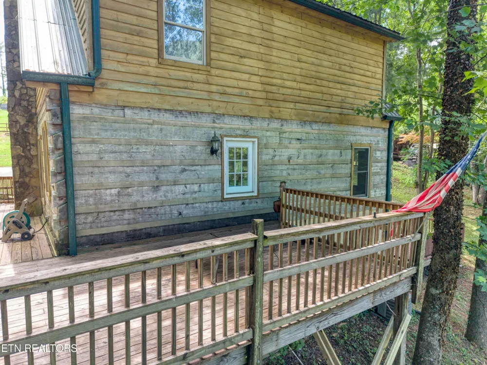 124 E Leatherwood Drive Walland, TN 37886