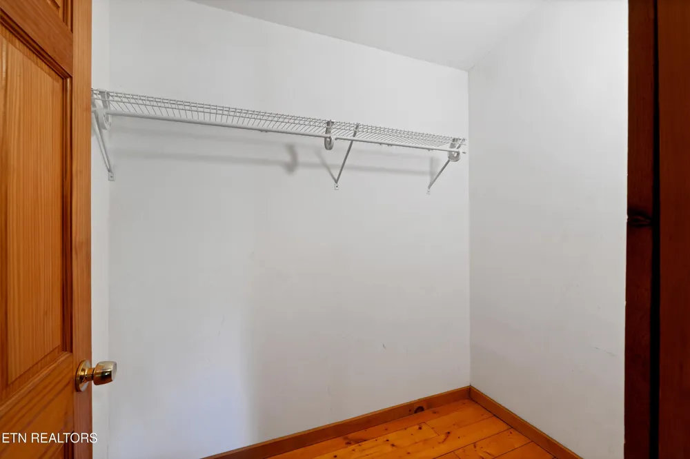 124 E Leatherwood Drive Walland, TN 37886
