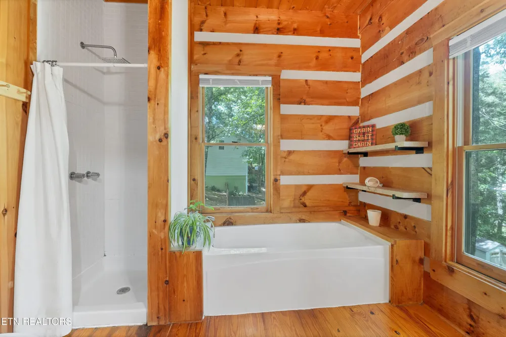 124 E Leatherwood Drive Walland, TN 37886