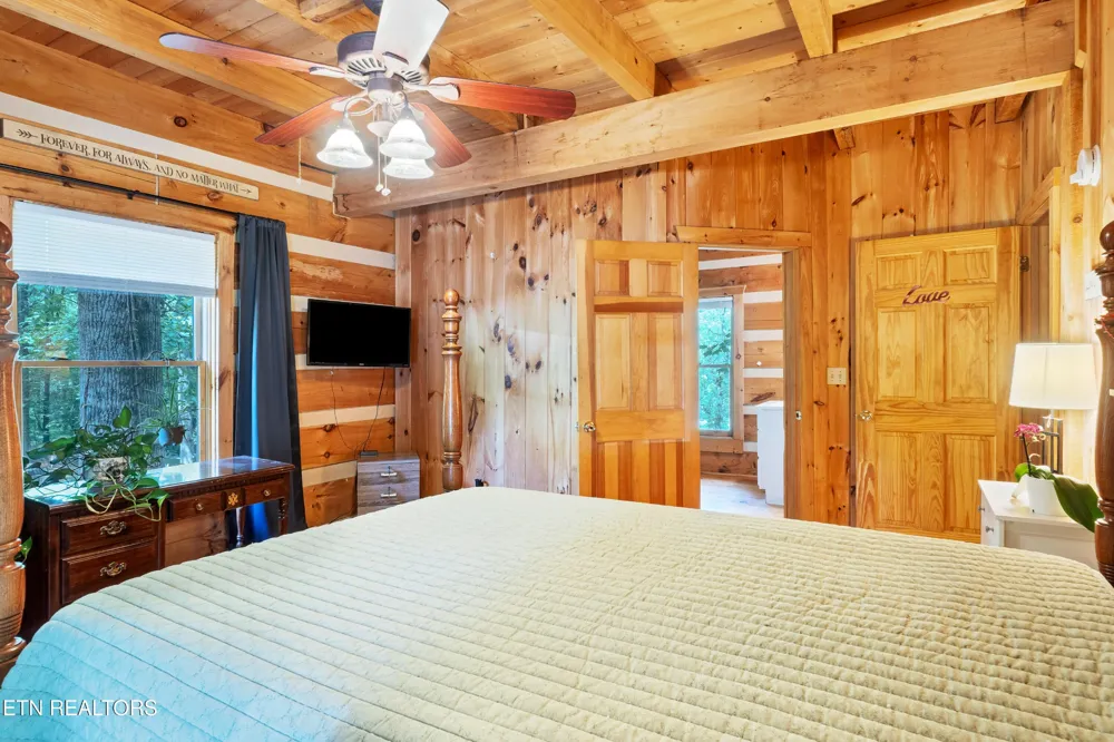 124 E Leatherwood Drive Walland, TN 37886