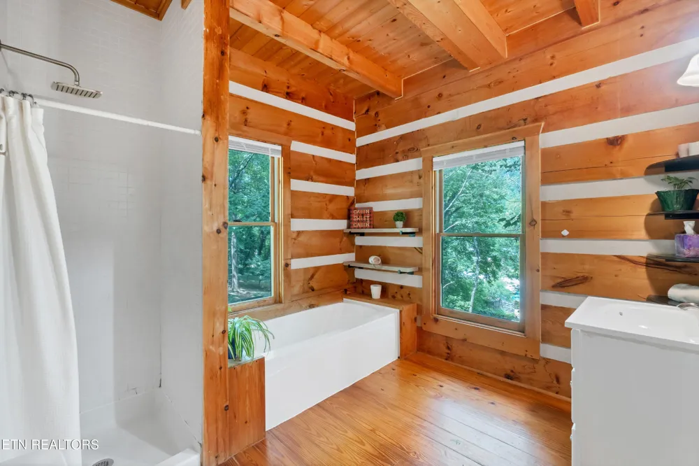 124 E Leatherwood Drive Walland, TN 37886