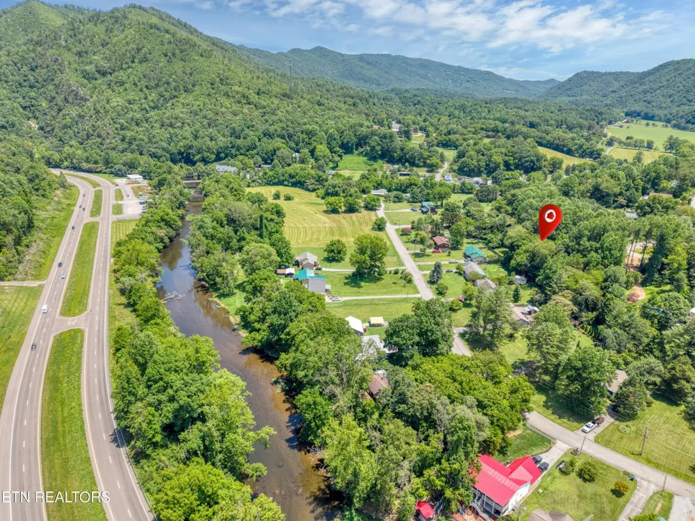 124 E Leatherwood Drive Walland, TN 37886