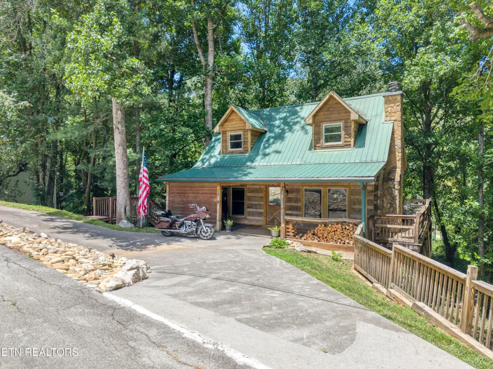 124 E Leatherwood Drive Walland, TN 37886