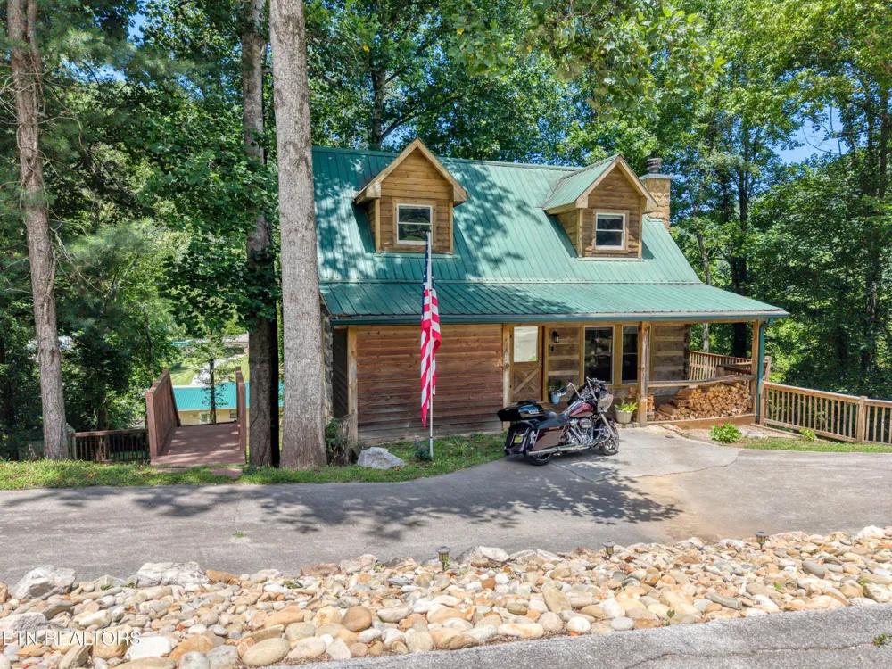 124 E Leatherwood Drive Walland, TN 37886