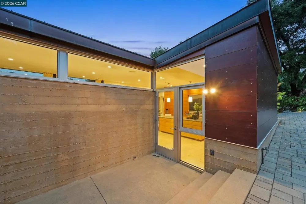 2 Crane Ct Orinda, CA 94563
