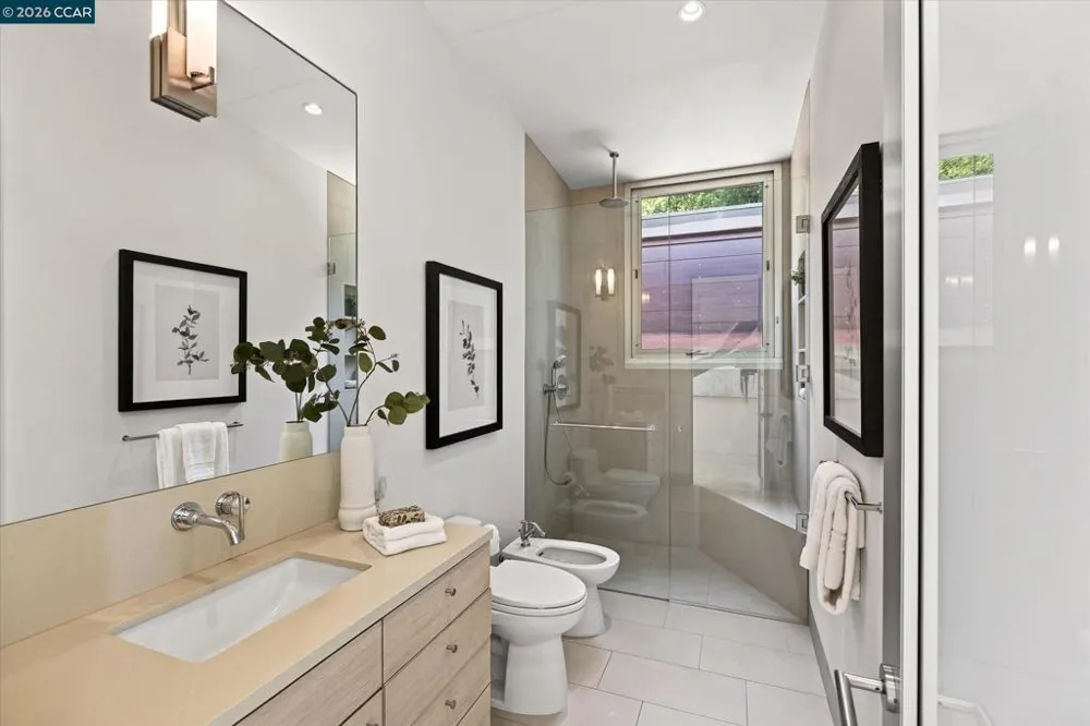 2 Crane Ct Orinda, CA 94563