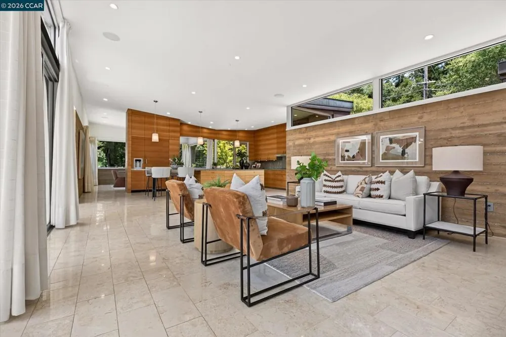 2 Crane Ct Orinda, CA 94563