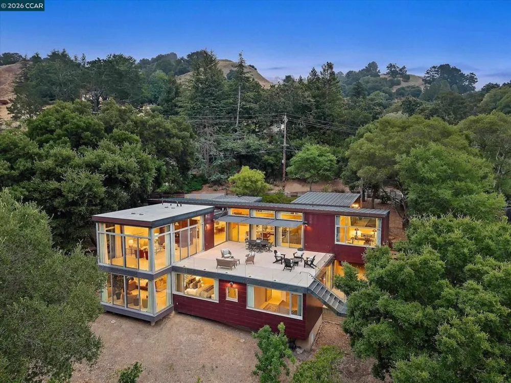 2 Crane Ct Orinda, CA 94563