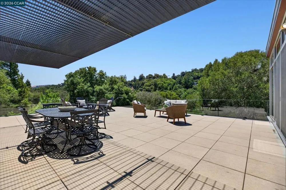 2 Crane Ct Orinda, CA 94563