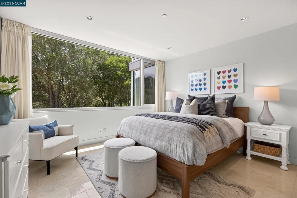 2 Crane Ct Orinda, CA 94563