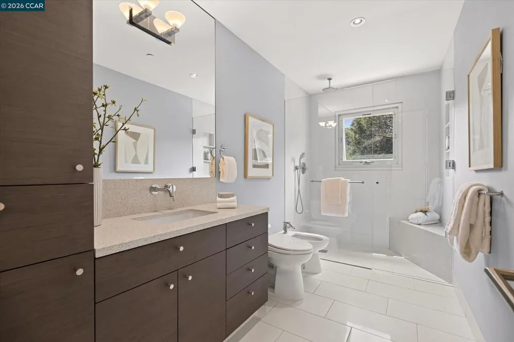 2 Crane Ct Orinda, CA 94563