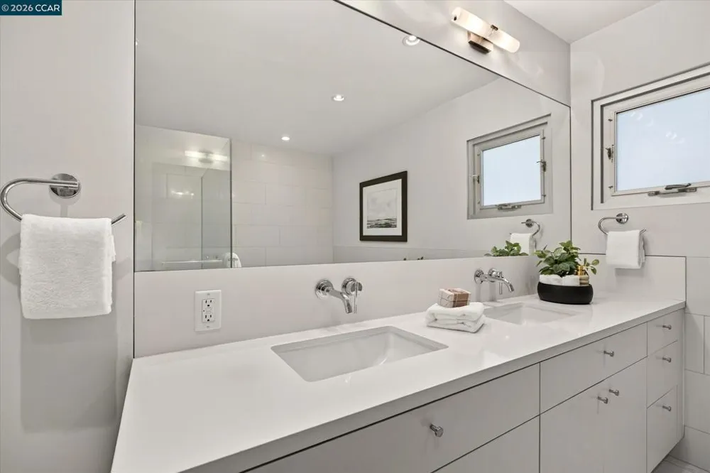 2 Crane Ct Orinda, CA 94563