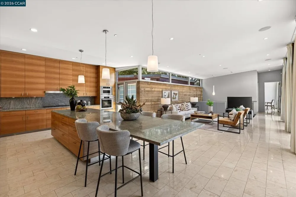 2 Crane Ct Orinda, CA 94563