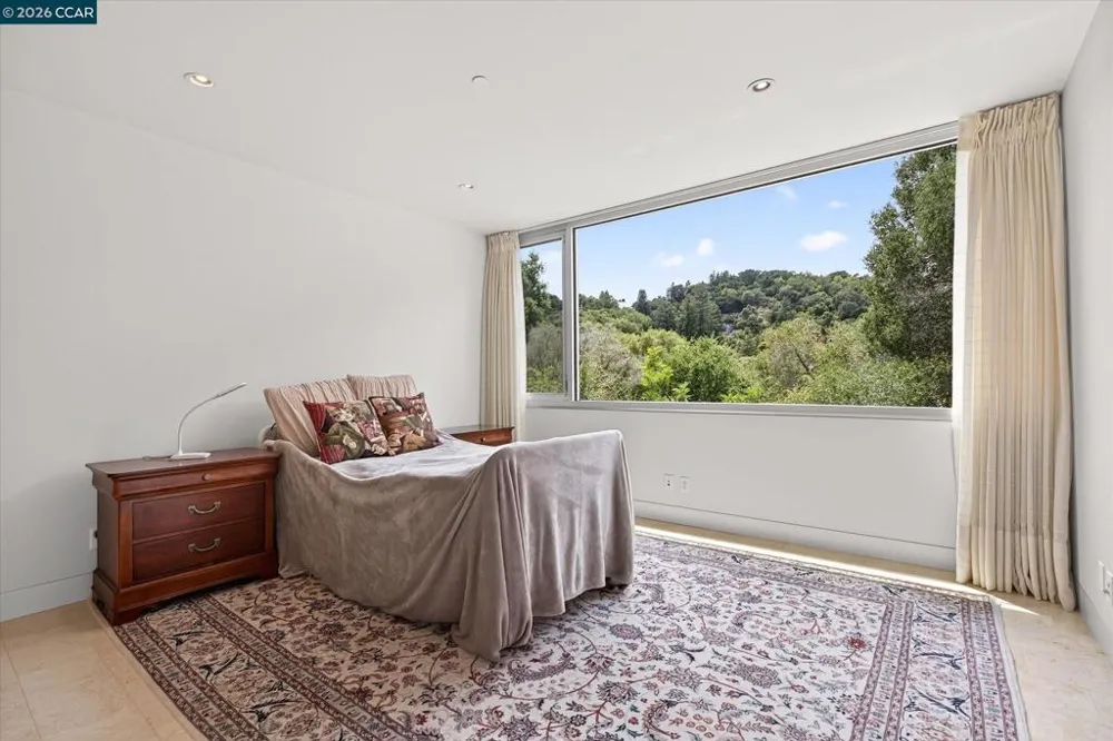 2 Crane Ct Orinda, CA 94563