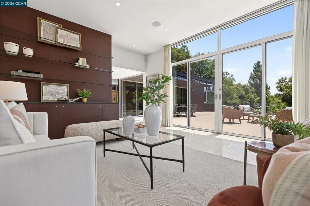 2 Crane Ct Orinda, CA 94563