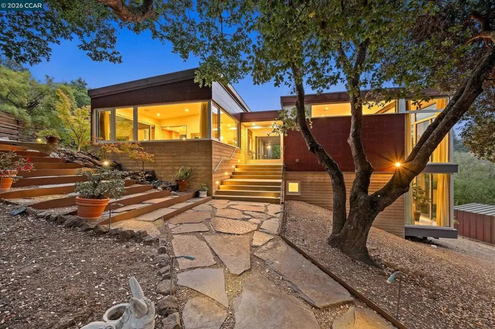 2 Crane Ct Orinda, CA 94563