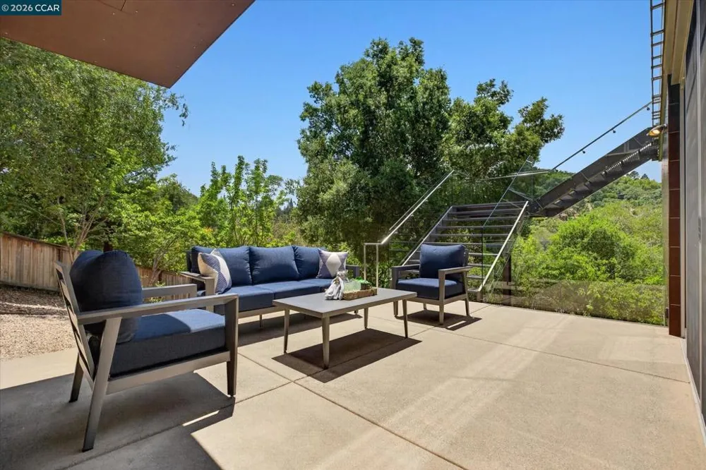 2 Crane Ct Orinda, CA 94563