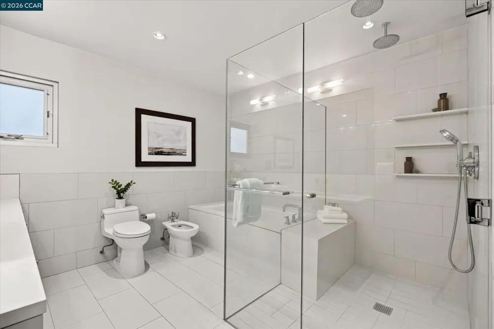 2 Crane Ct Orinda, CA 94563