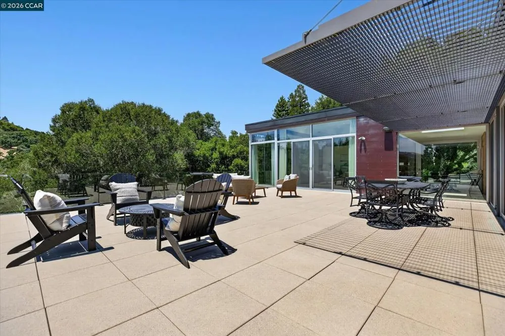 2 Crane Ct Orinda, CA 94563