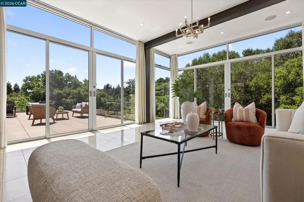 2 Crane Ct Orinda, CA 94563