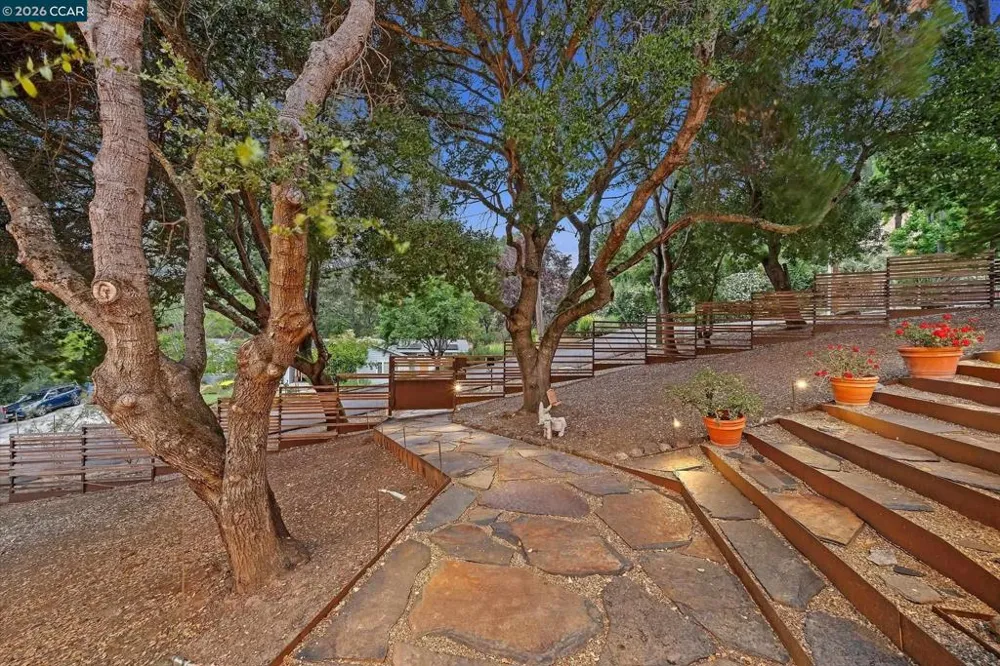 2 Crane Ct Orinda, CA 94563