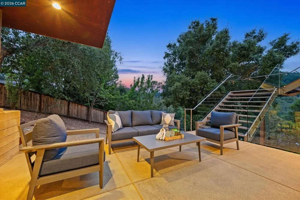 2 Crane Ct Orinda, CA 94563