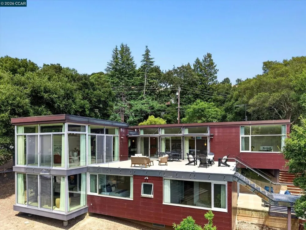 2 Crane Ct Orinda, CA 94563