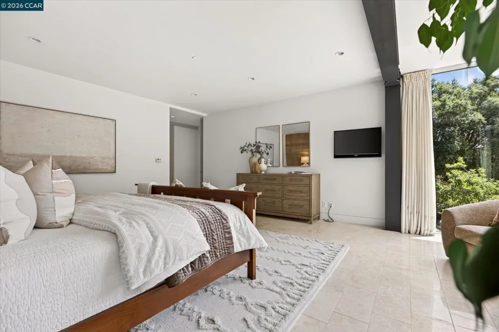 2 Crane Ct Orinda, CA 94563