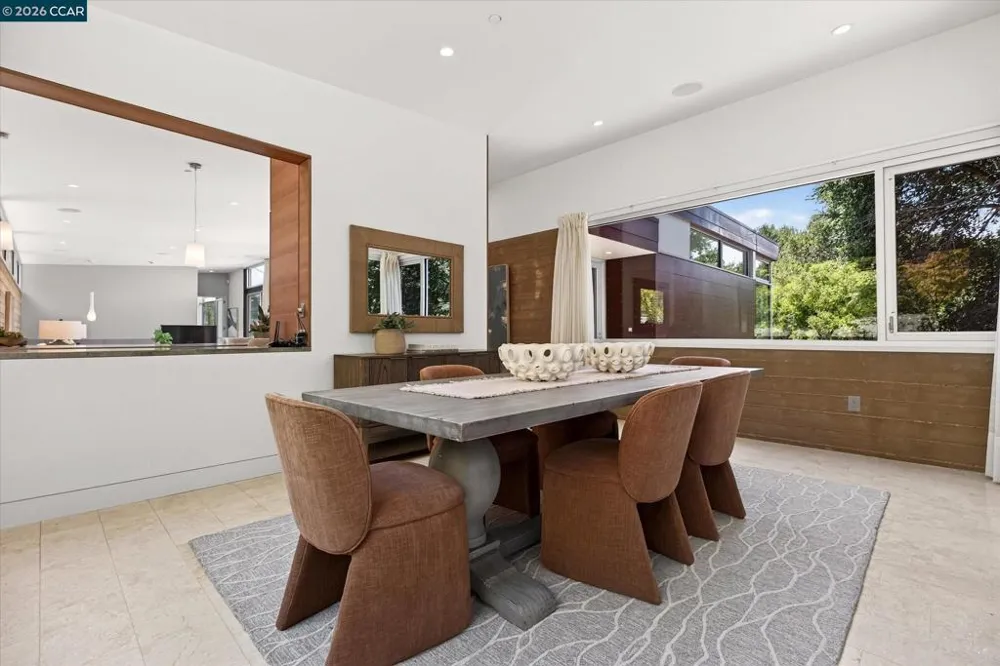 2 Crane Ct Orinda, CA 94563