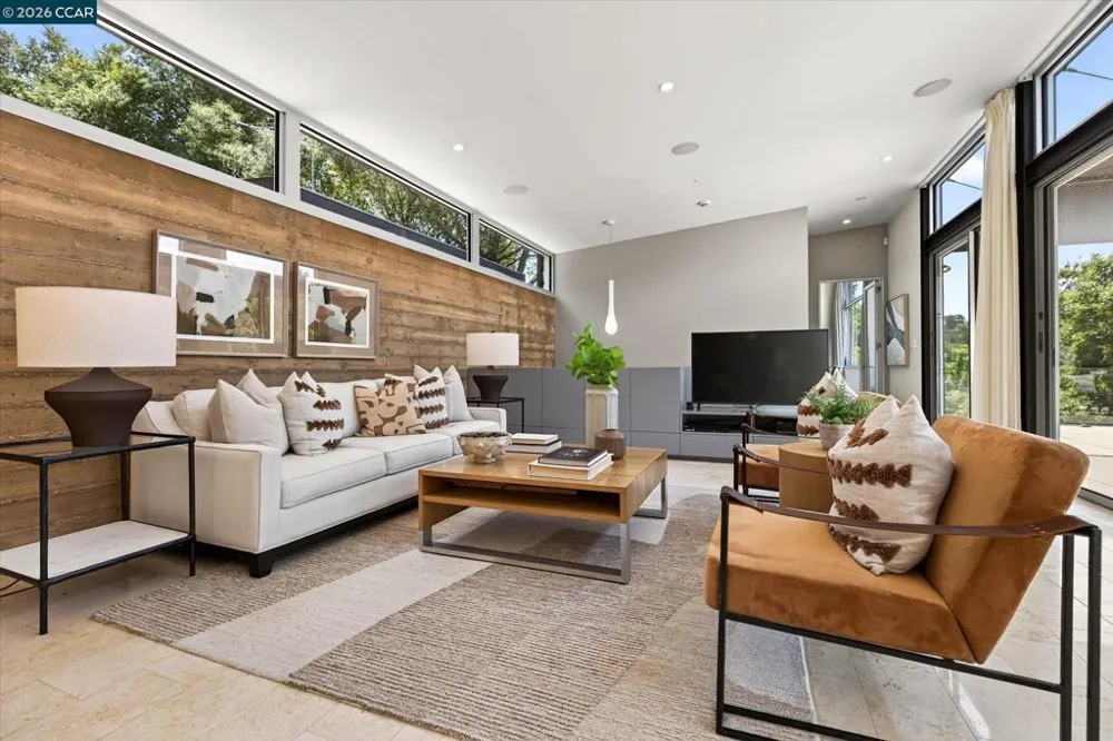 2 Crane Ct Orinda, CA 94563