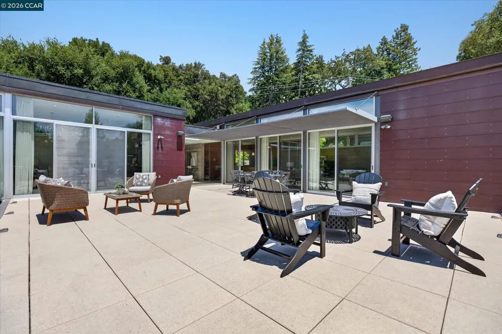 2 Crane Ct Orinda, CA 94563