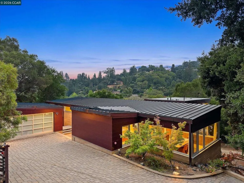 2 Crane Ct Orinda, CA 94563