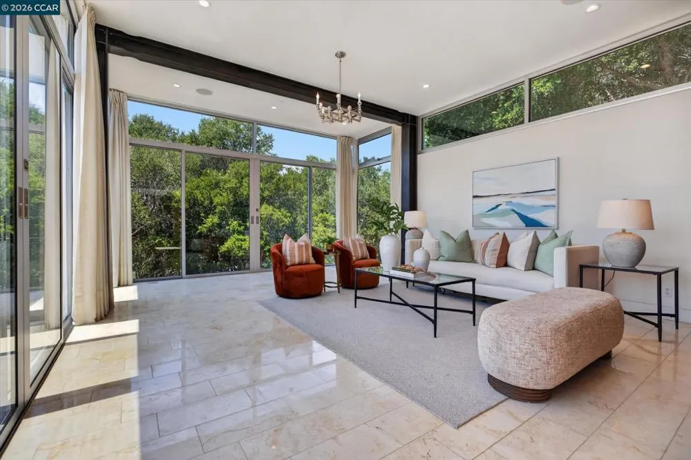 2 Crane Ct Orinda, CA 94563