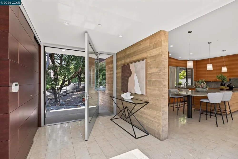 2 Crane Ct Orinda, CA 94563