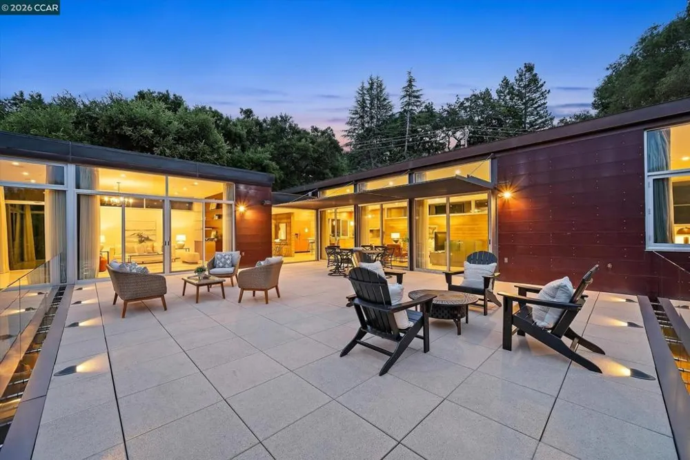2 Crane Ct Orinda, CA 94563