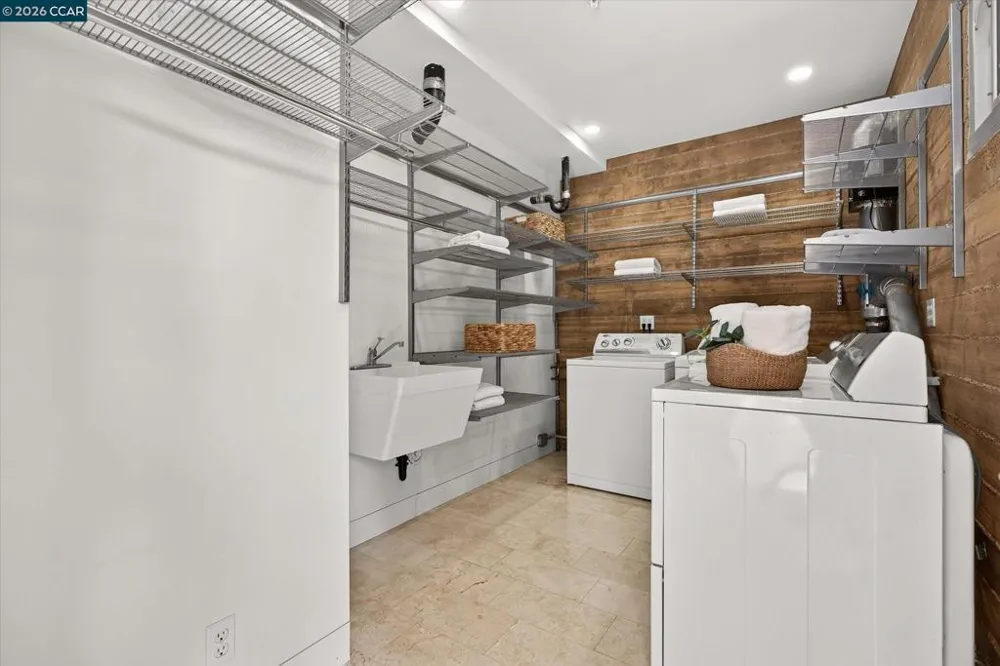 2 Crane Ct Orinda, CA 94563