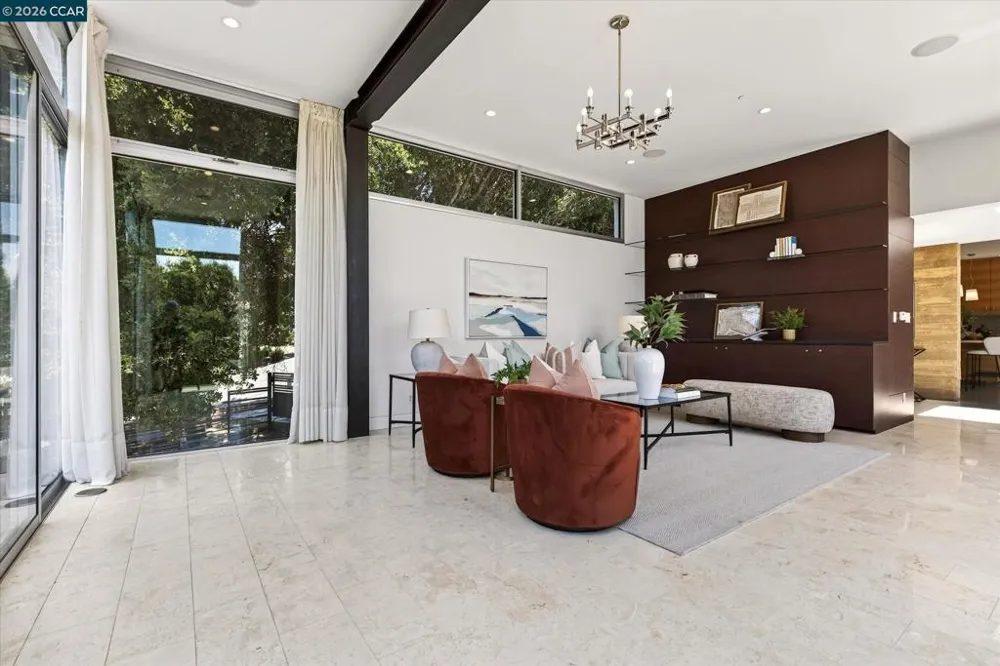 2 Crane Ct Orinda, CA 94563