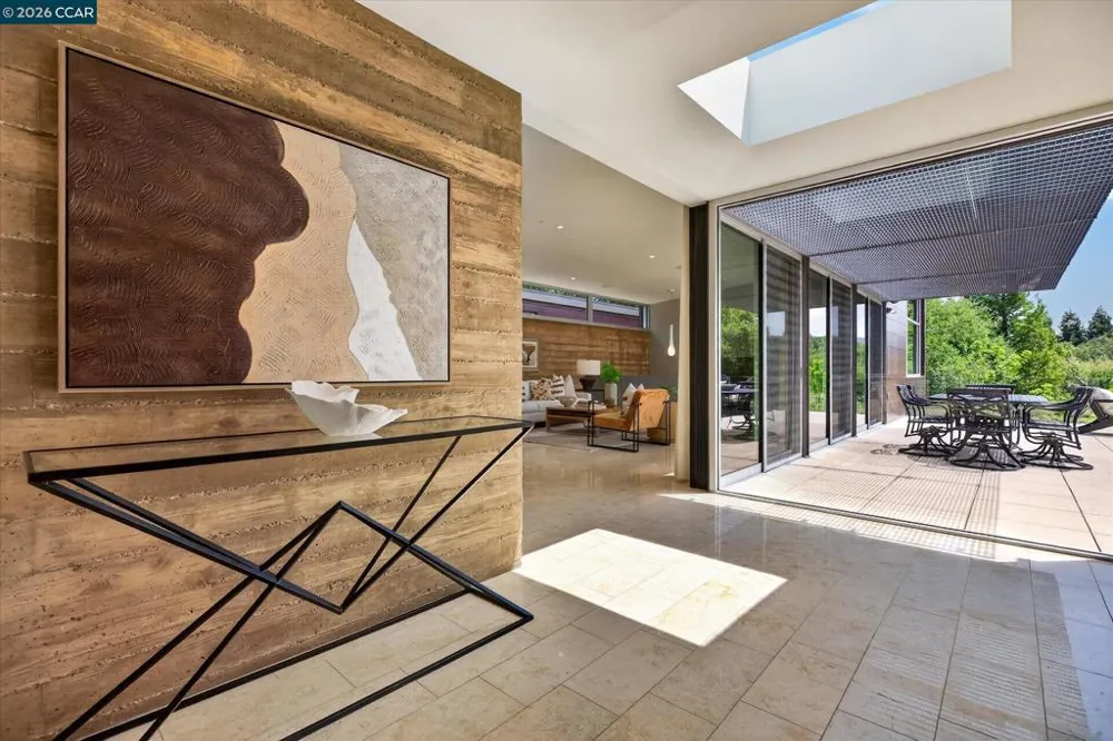 2 Crane Ct Orinda, CA 94563