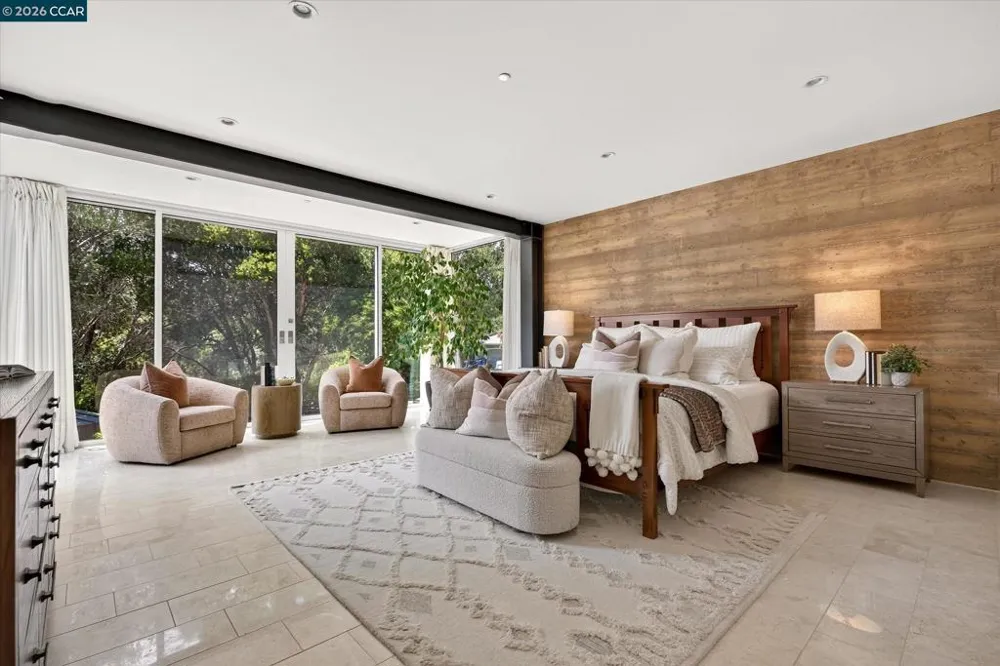 2 Crane Ct Orinda, CA 94563