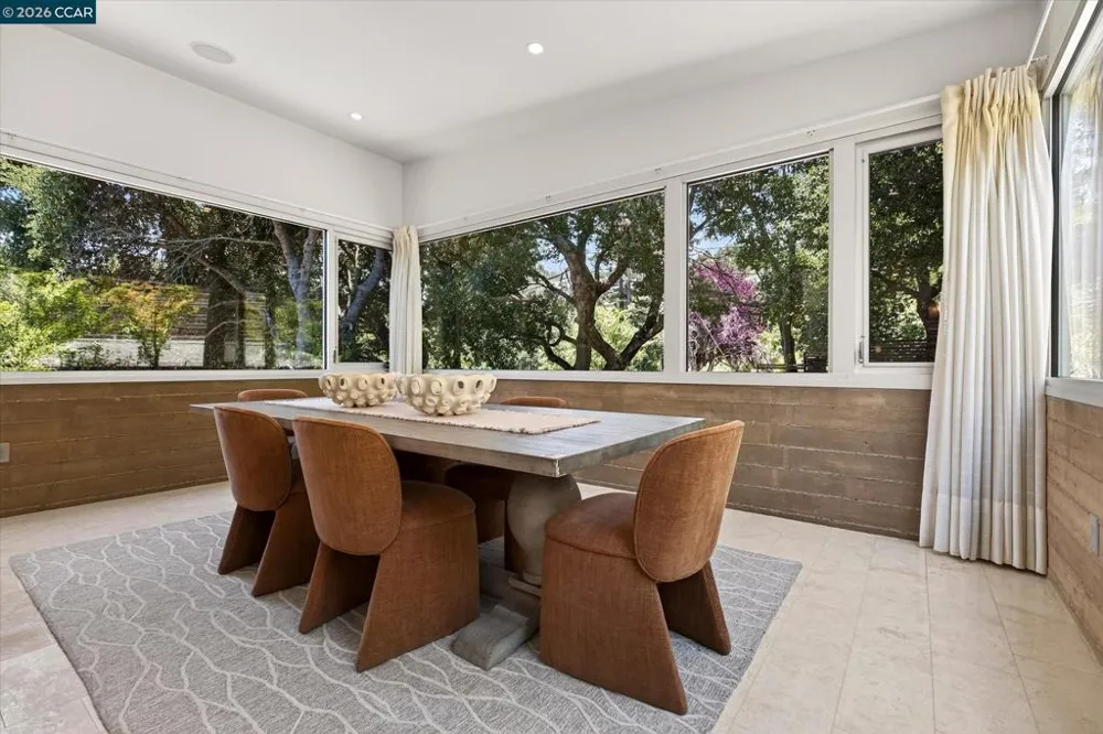 2 Crane Ct Orinda, CA 94563