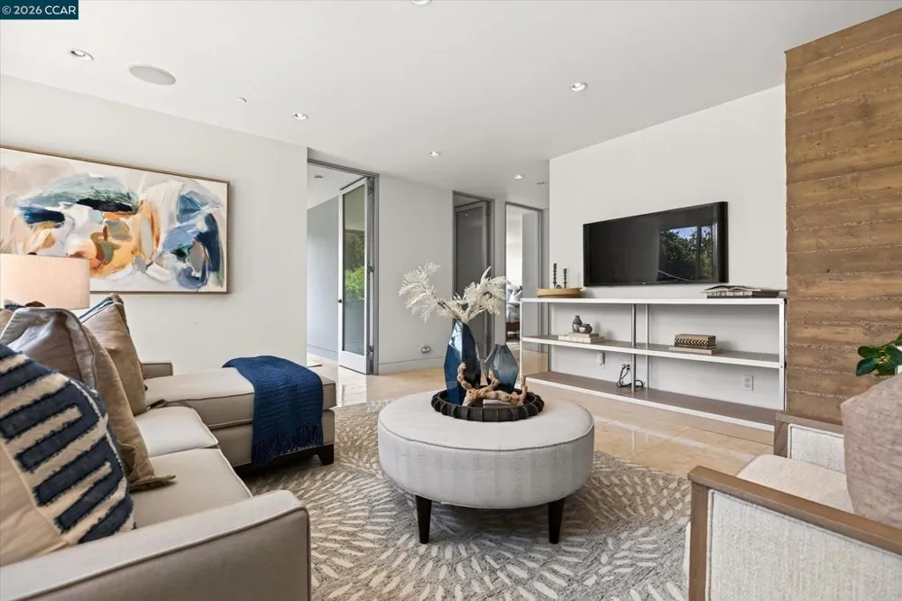 2 Crane Ct Orinda, CA 94563