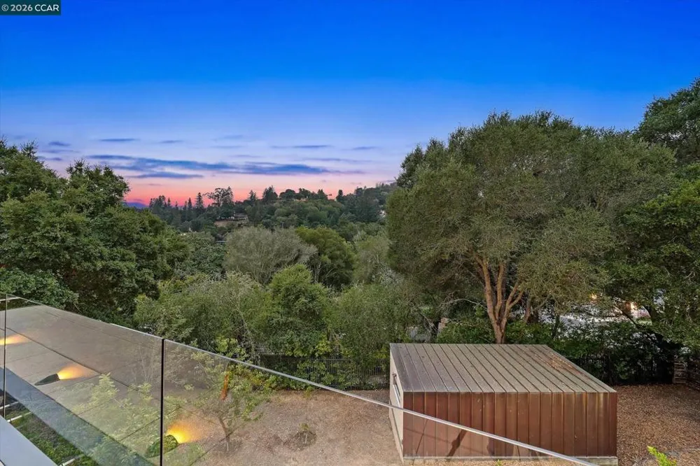 2 Crane Ct Orinda, CA 94563