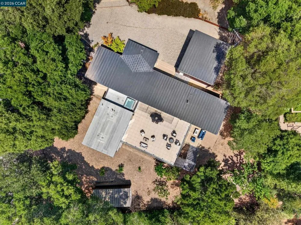 2 Crane Ct Orinda, CA 94563