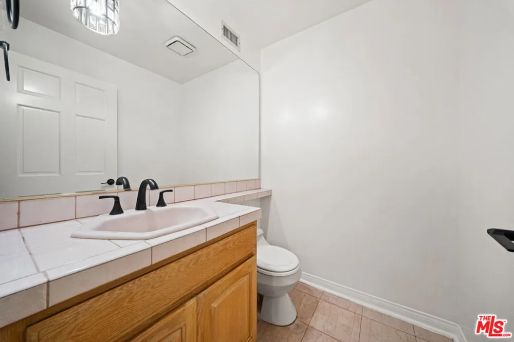 4144 Colfax Avenue Studio City, CA 91604