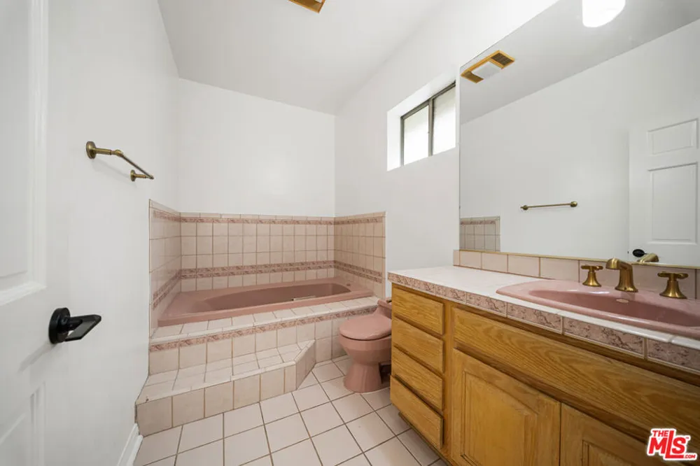 4144 Colfax Avenue Studio City, CA 91604