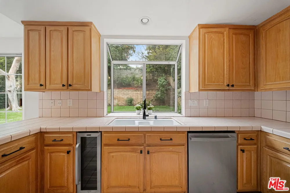 4144 Colfax Avenue Studio City, CA 91604