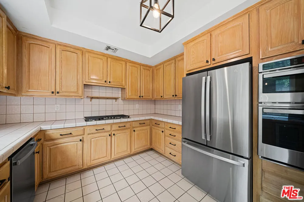 4144 Colfax Avenue Studio City, CA 91604