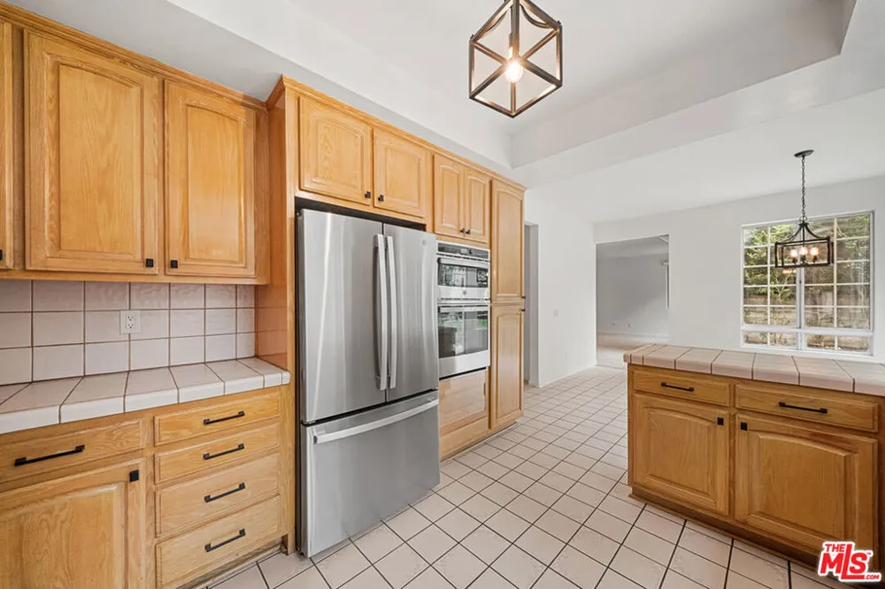 4144 Colfax Avenue Studio City, CA 91604